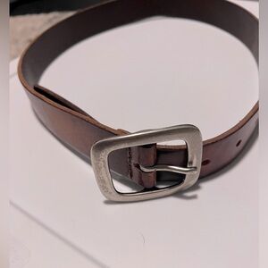 ‼️2/$15 SALE‼️VINTAGE Brown leather tooled belt with flower design size 32